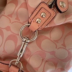 NEW WITH TAGS COACH ASHLEY SIGNATURE HANDBAG